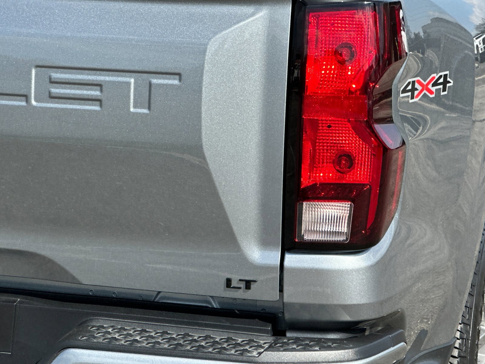 Used 2024 Chevrolet Colorado LT w/ LT Convenience Package II image 26