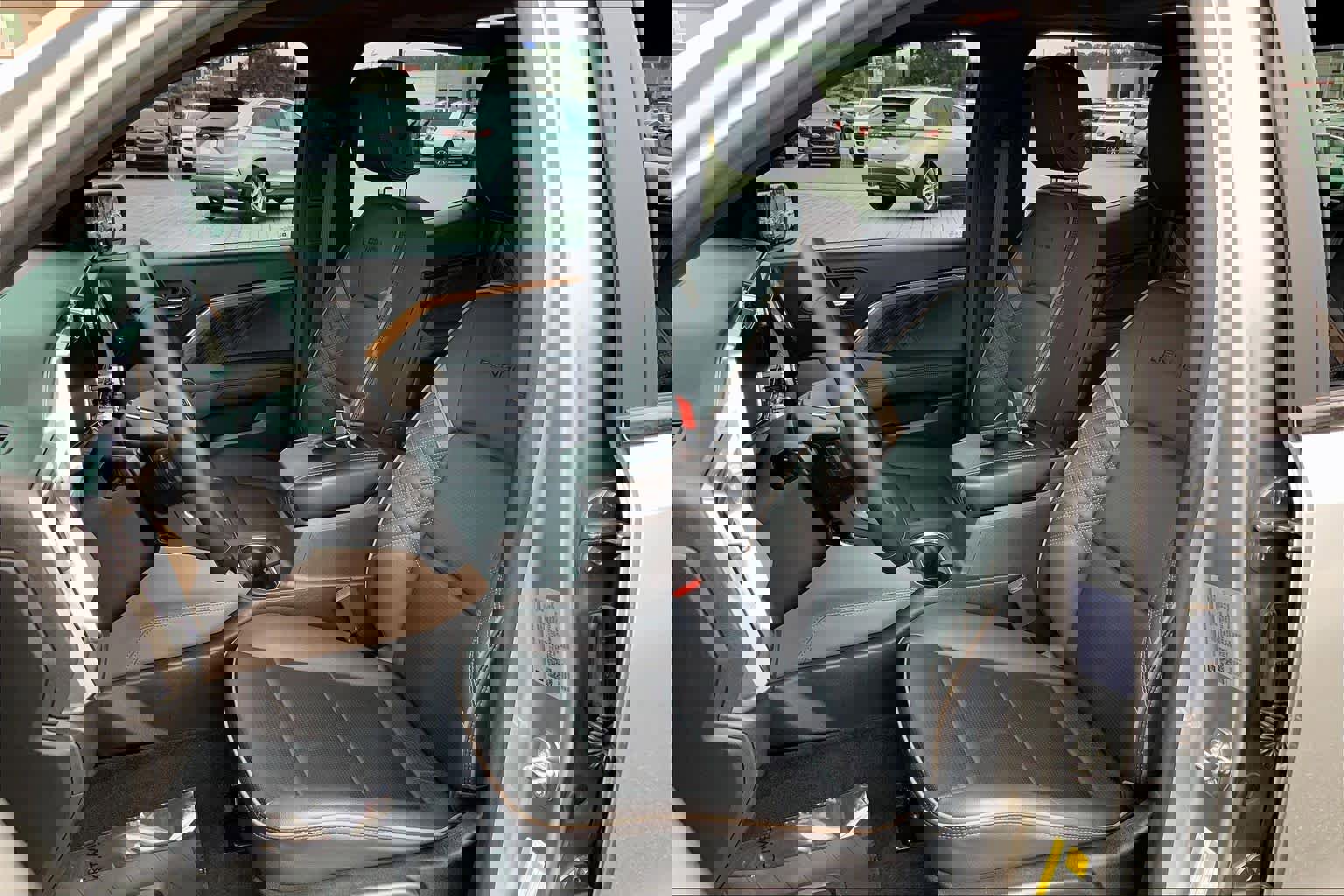 Used 2023 GMC Canyon Denali image 8