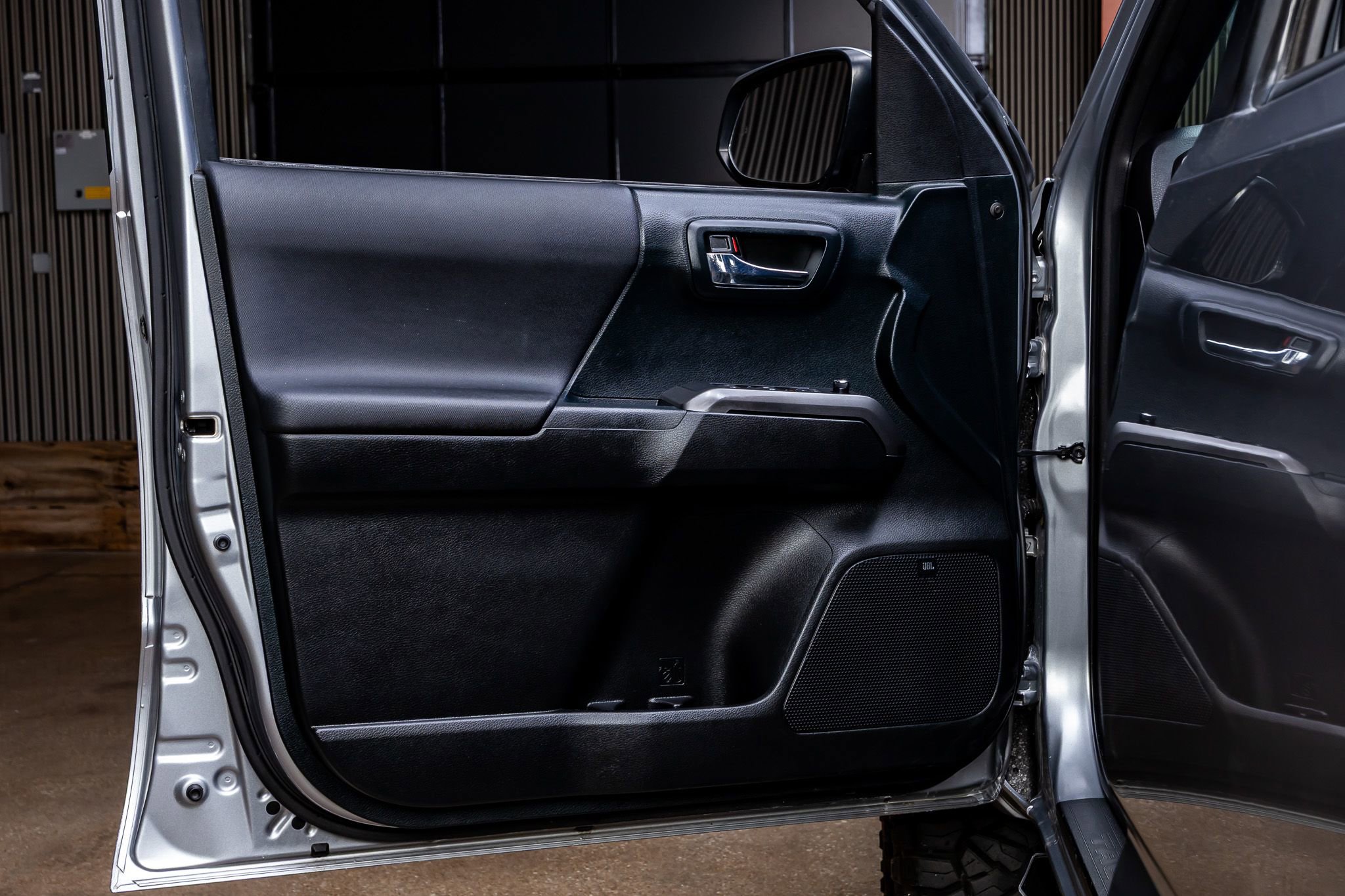 Used 2016 Toyota Tacoma TRD Sport image 35