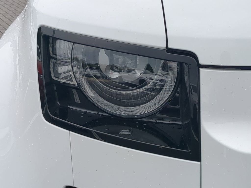 Used 2024 Land Rover Defender 110 S image 11