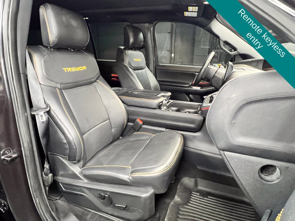 Used 2025 Ford Expedition Tremor AWD/4WD image 8