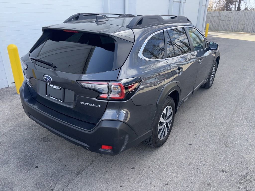 Used 2024 Subaru Outback Premium AWD/4WD image 3