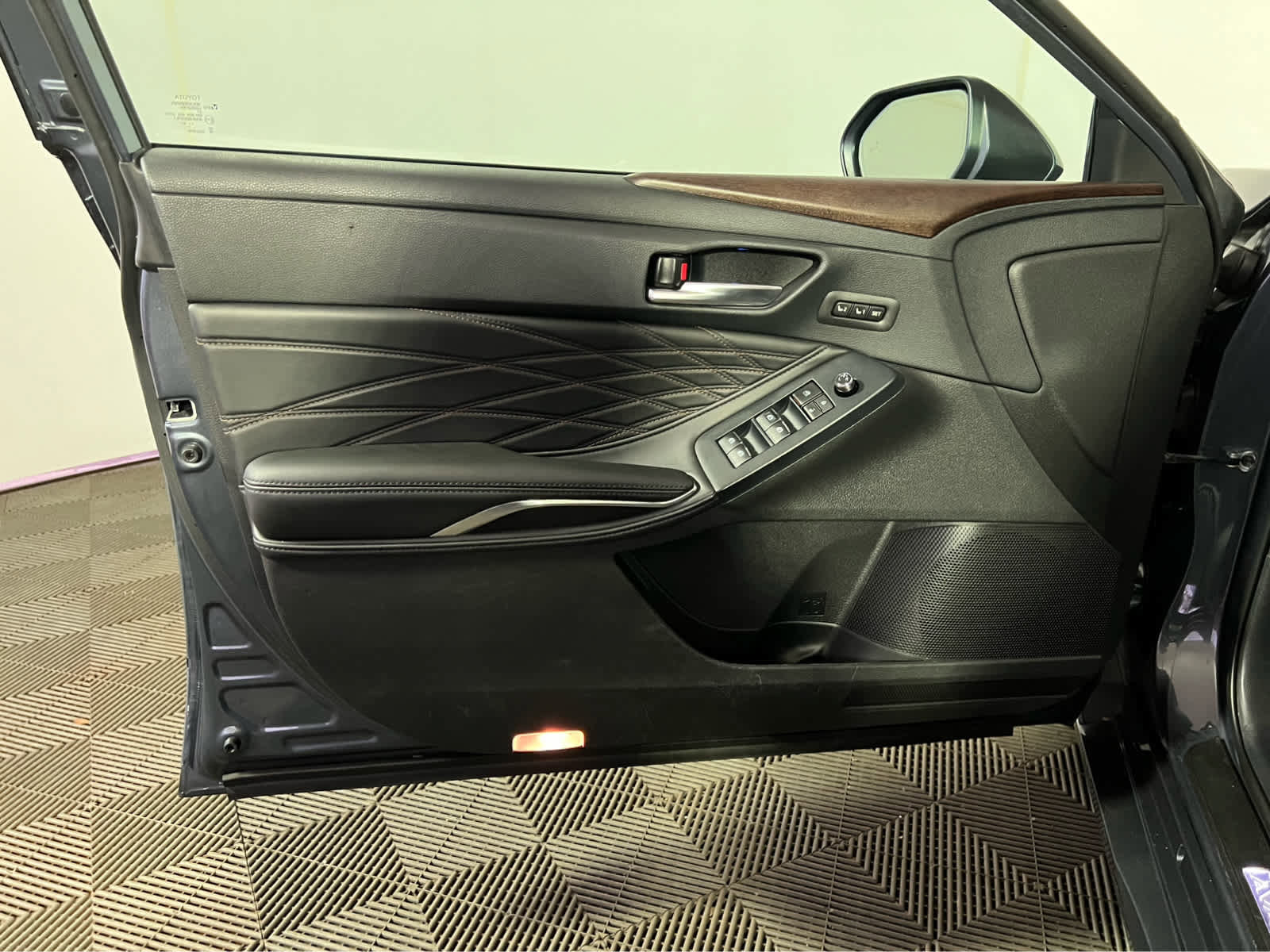 Used 2022 Toyota Avalon Limited w/ Advanced Safety Package FWD image 23