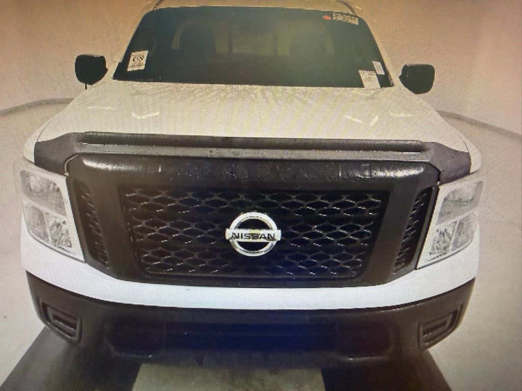 Used 2017 Nissan Titan S image 2
