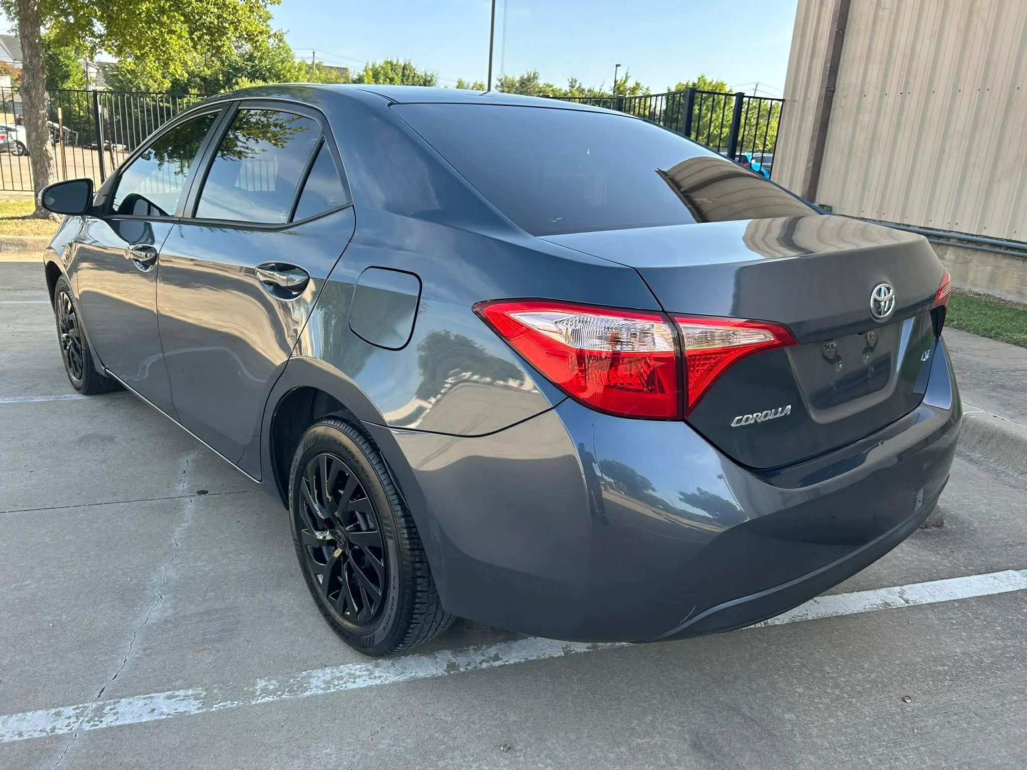 Used 2017 Toyota Corolla LE image 4