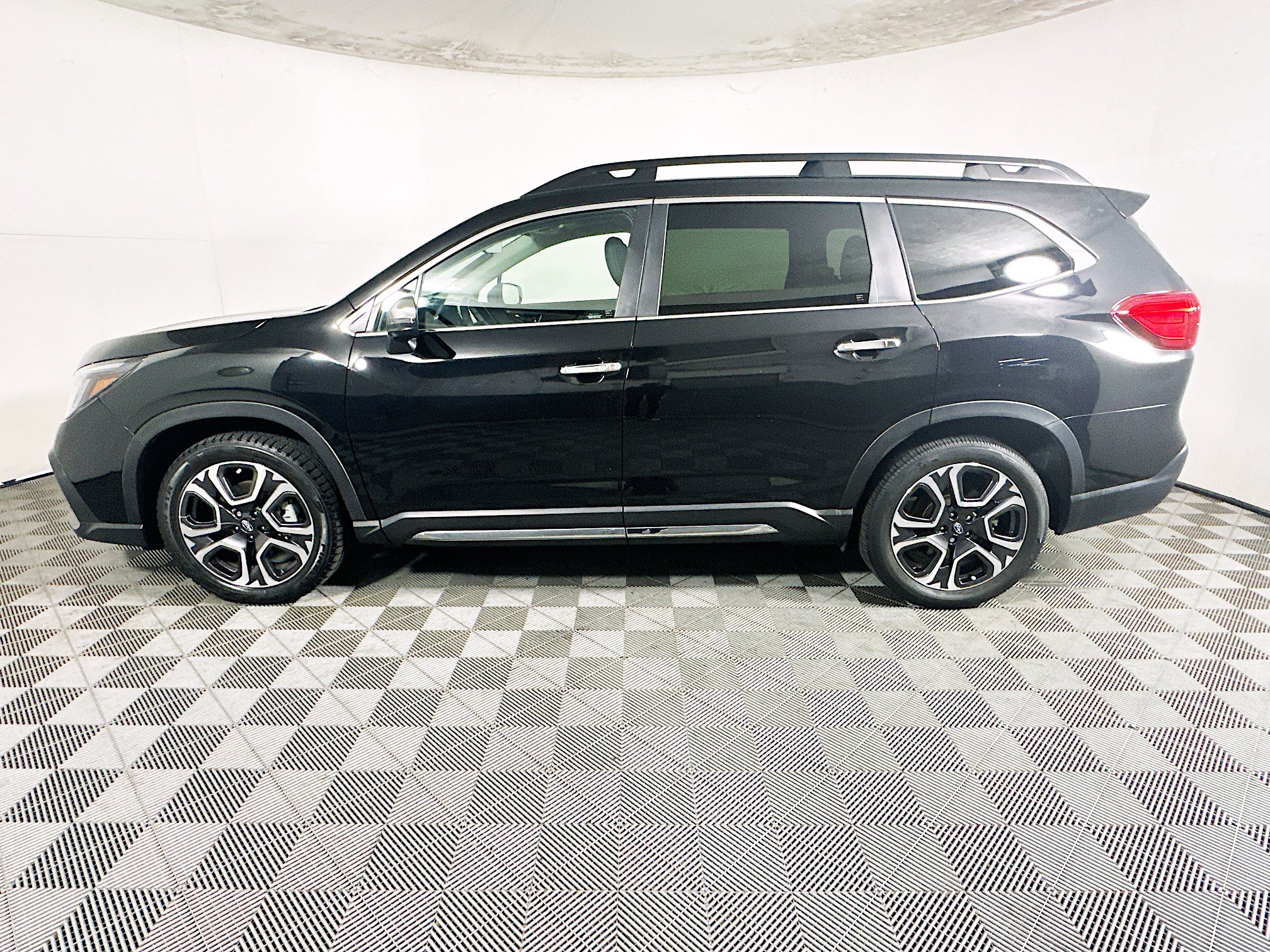 Used 2023 Subaru Ascent Touring AWD/4WD image 6