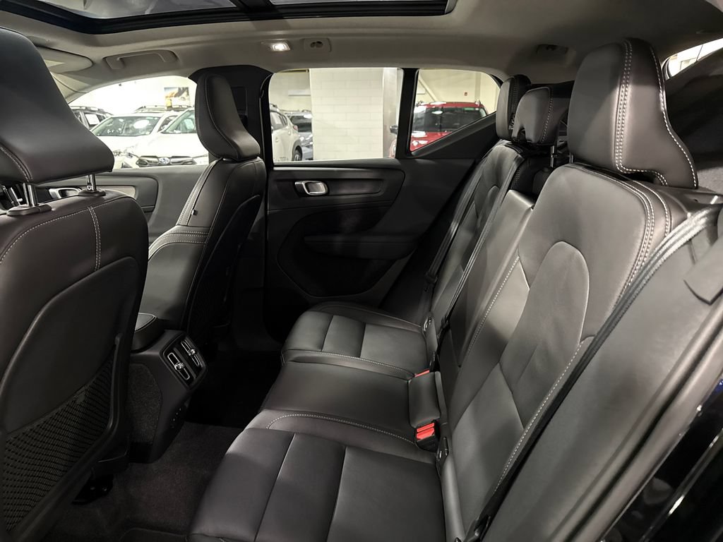 Used 2025 Volvo XC40 B5 Core AWD/4WD image 22