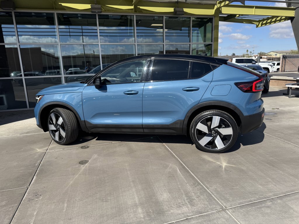 Used 2022 Volvo C40 P8 Recharge Ultimate image 4