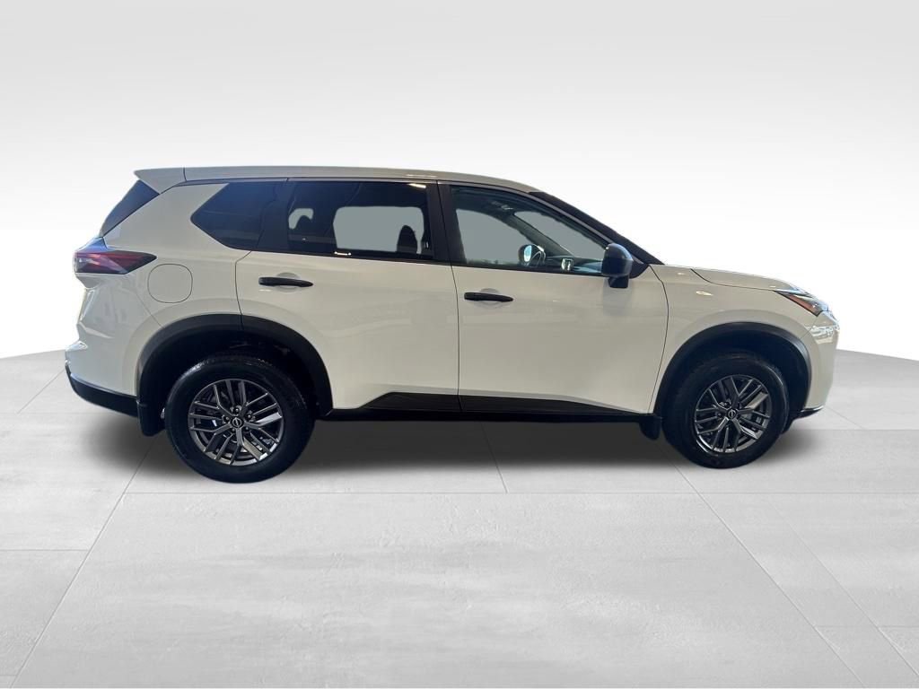Used 2024 Nissan Rogue S image 3