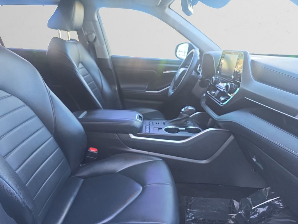 Used 2021 Toyota Highlander XLE image 16