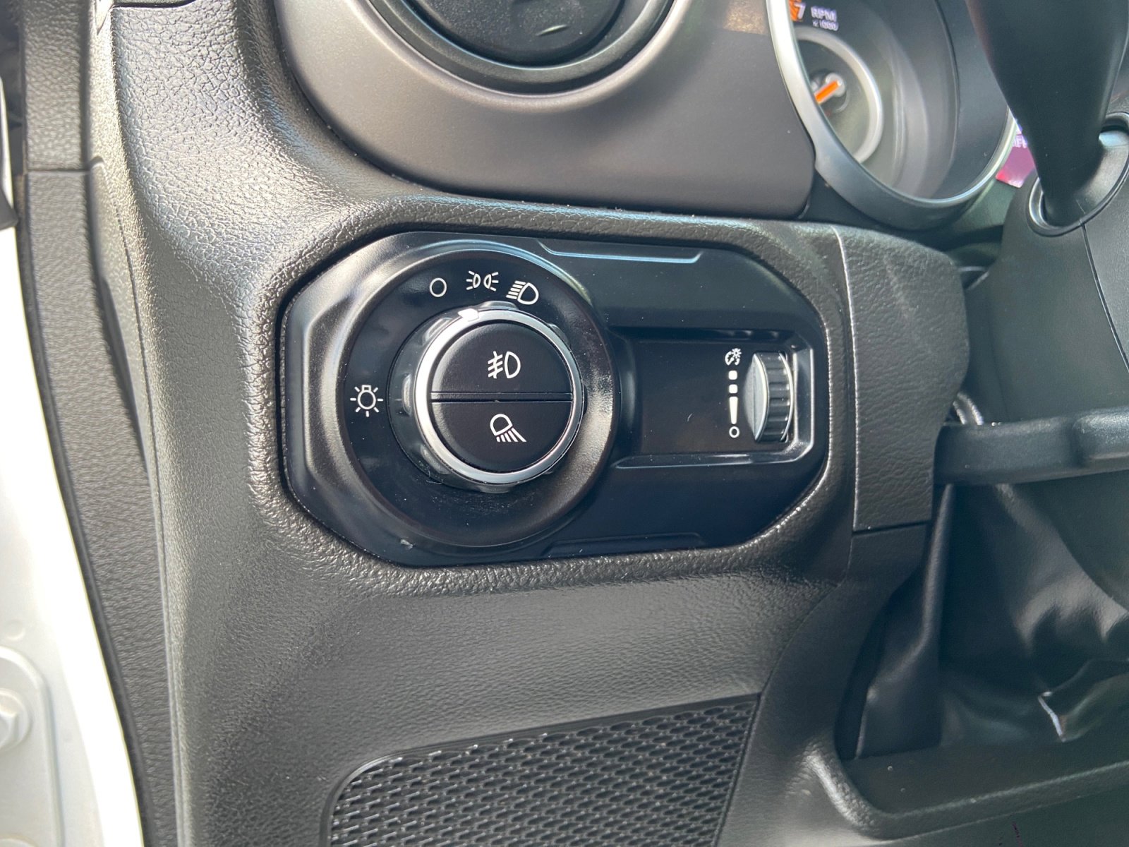 Used 2023 Jeep Gladiator Sport image 12
