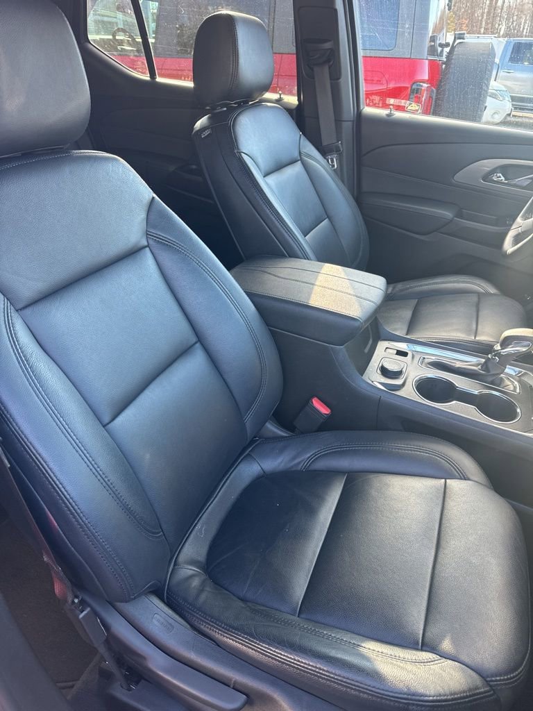 Used 2023 Chevrolet Traverse LT image 13