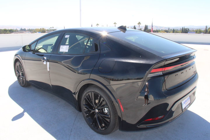 New 2027 Toyota Prius FWD image 5
