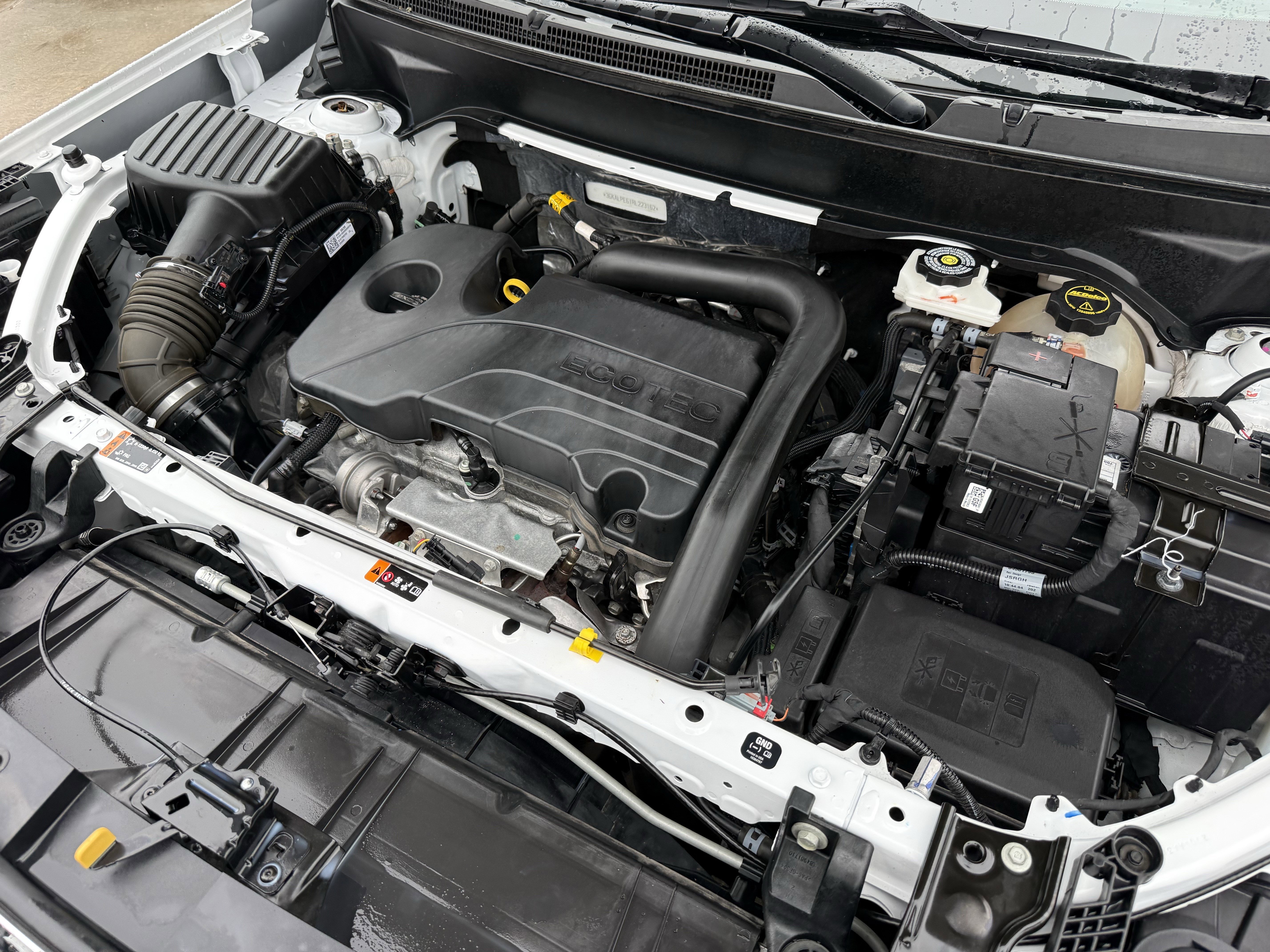 Used 2024 GMC Terrain SLT image 33