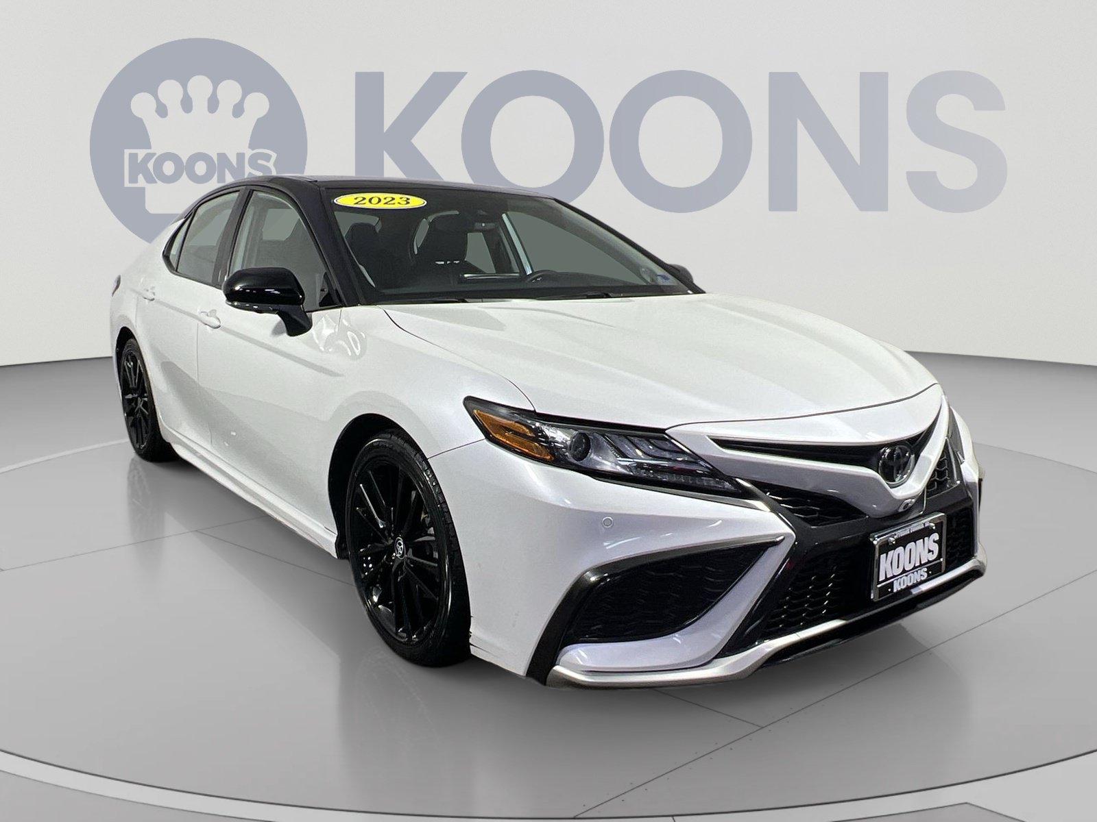 Used 2023 Toyota Camry XSE w/ Navigation Package FWD image 2