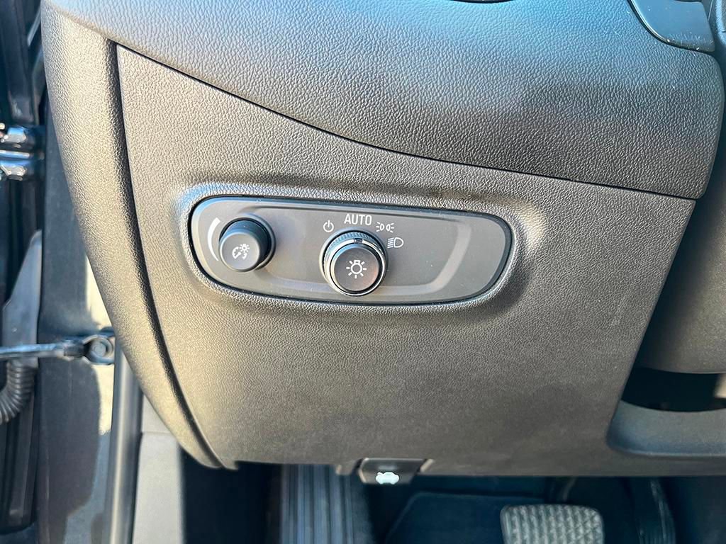 Used 2022 Chevrolet Equinox RS w/ RS Leather Package image 25