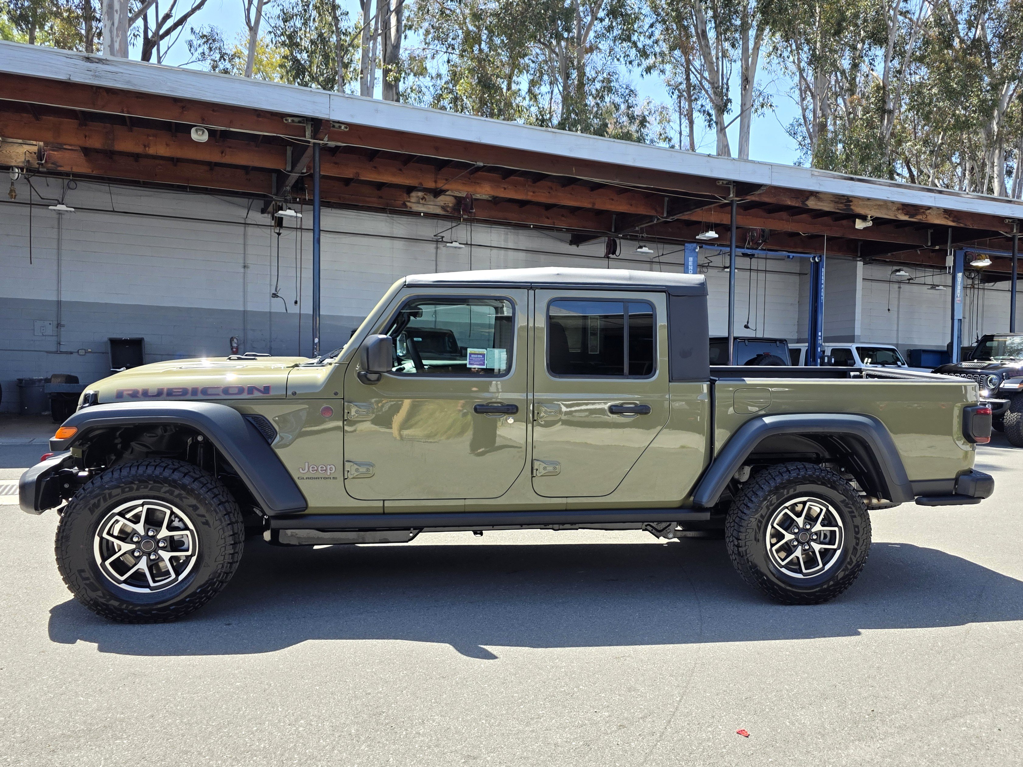 New 2026 Jeep Gladiator Rubicon w/ Steel Power Dome Hood Package AWD/4WD image 2