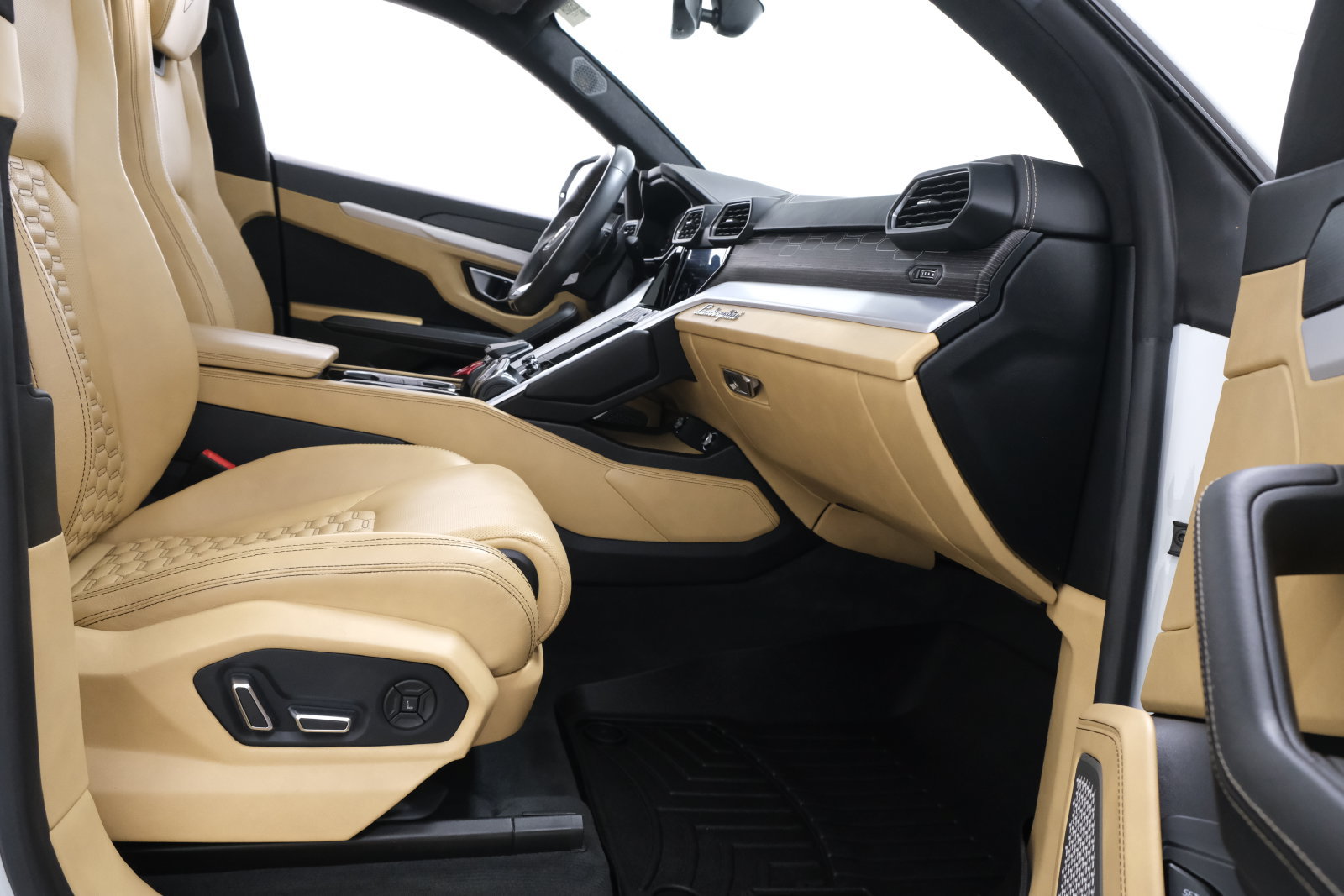 Used 2020 Lamborghini Urus AWD/4WD image 42