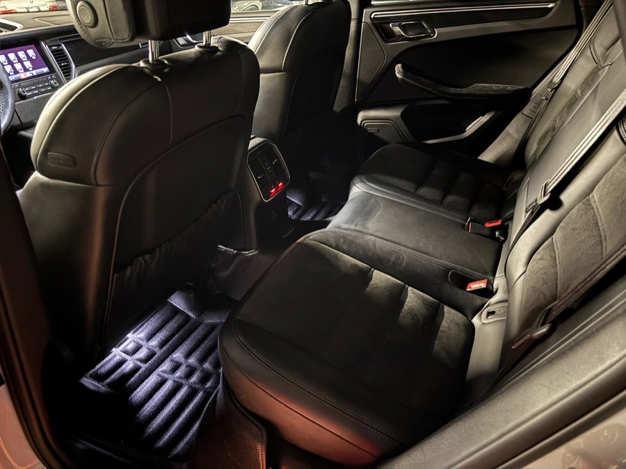 Used 2018 Porsche Macan GTS w/ Premium Package Plus image 11