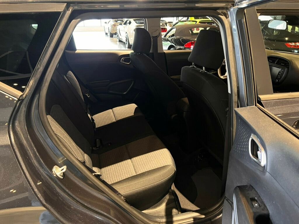 Used 2020 Kia Soul S FWD image 25