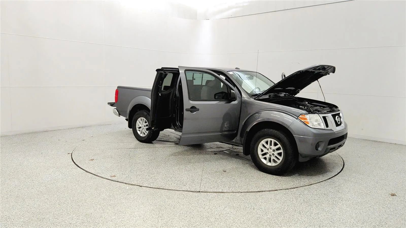 Used 2018 Nissan Frontier SV image 9