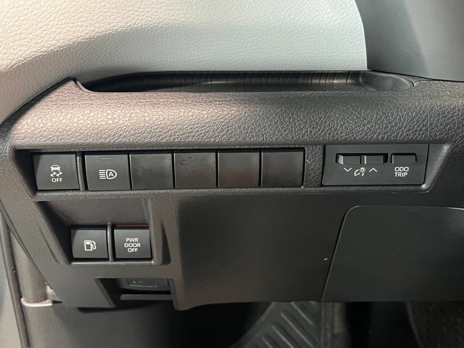 Used 2025 Toyota Sienna XLE w/ XLE Plus Package AWD/4WD image 34