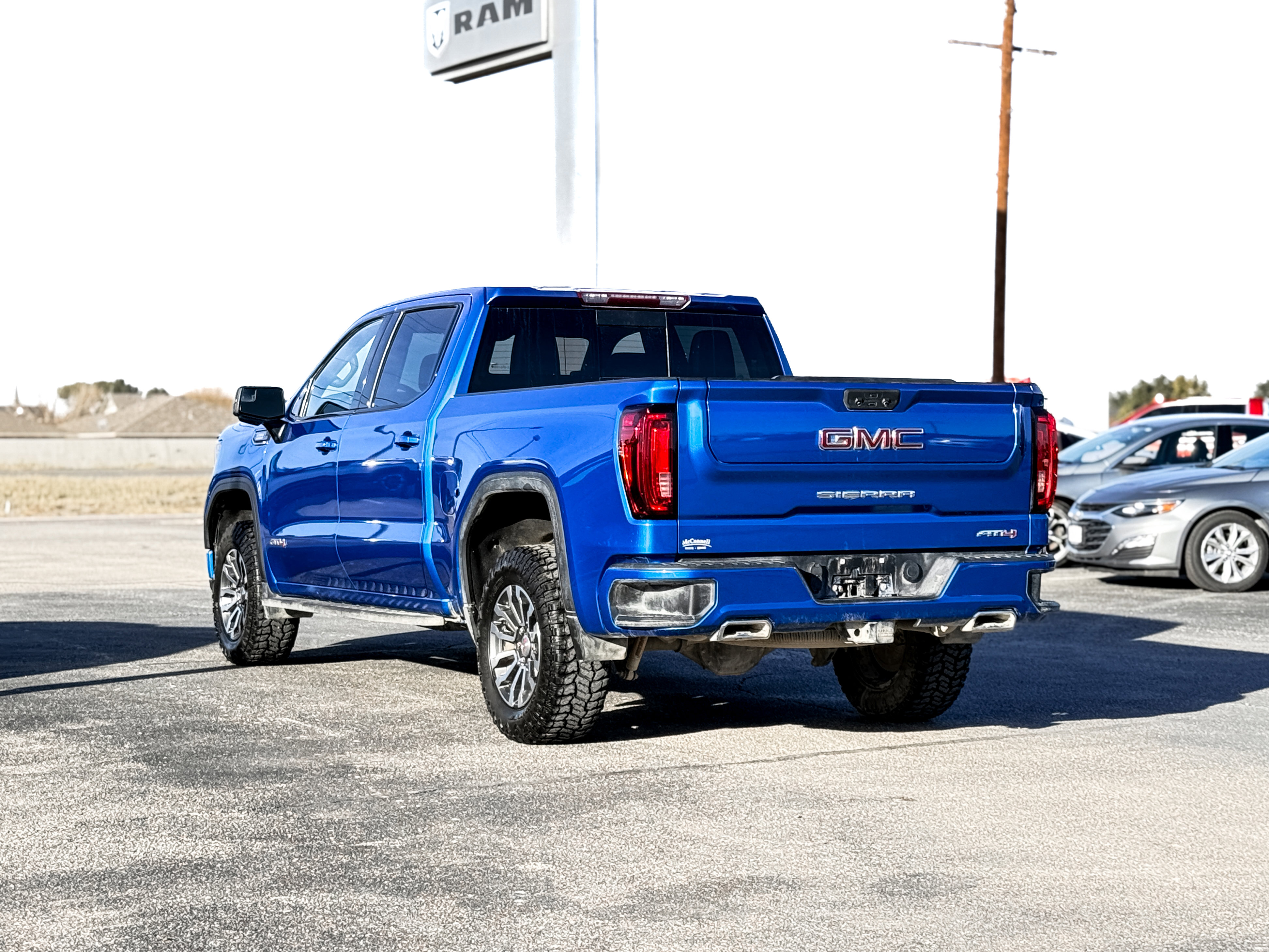 Used 2022 GMC Sierra 1500 AT4 w/ AT4 Preferred Package image 7