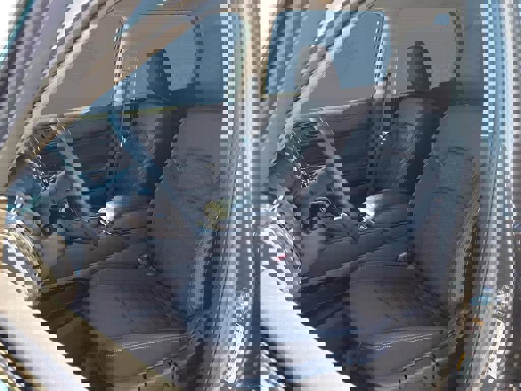 Used 2025 Nissan Pathfinder S image 3