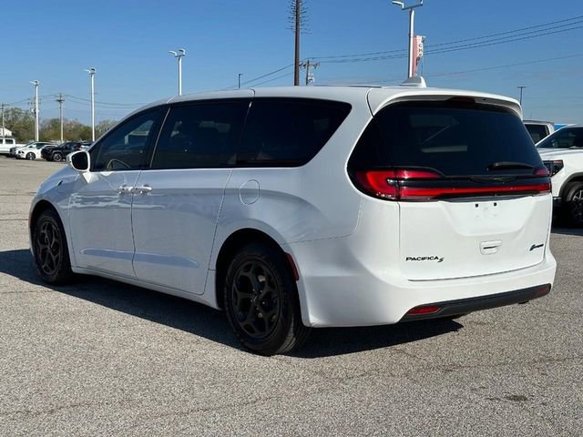 Used 2022 Chrysler Pacifica Touring-L w/ S Appearance Package FWD image 3