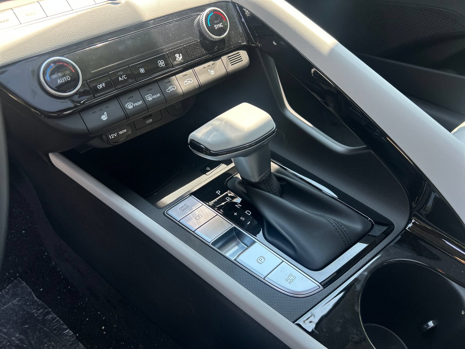New 2025 Hyundai Elantra Limited FWD image 12