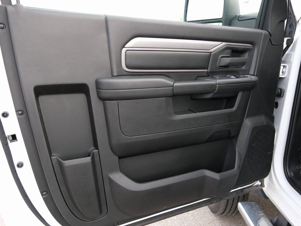 New 2023 RAM 5500 Tradesman AWD/4WD image 15