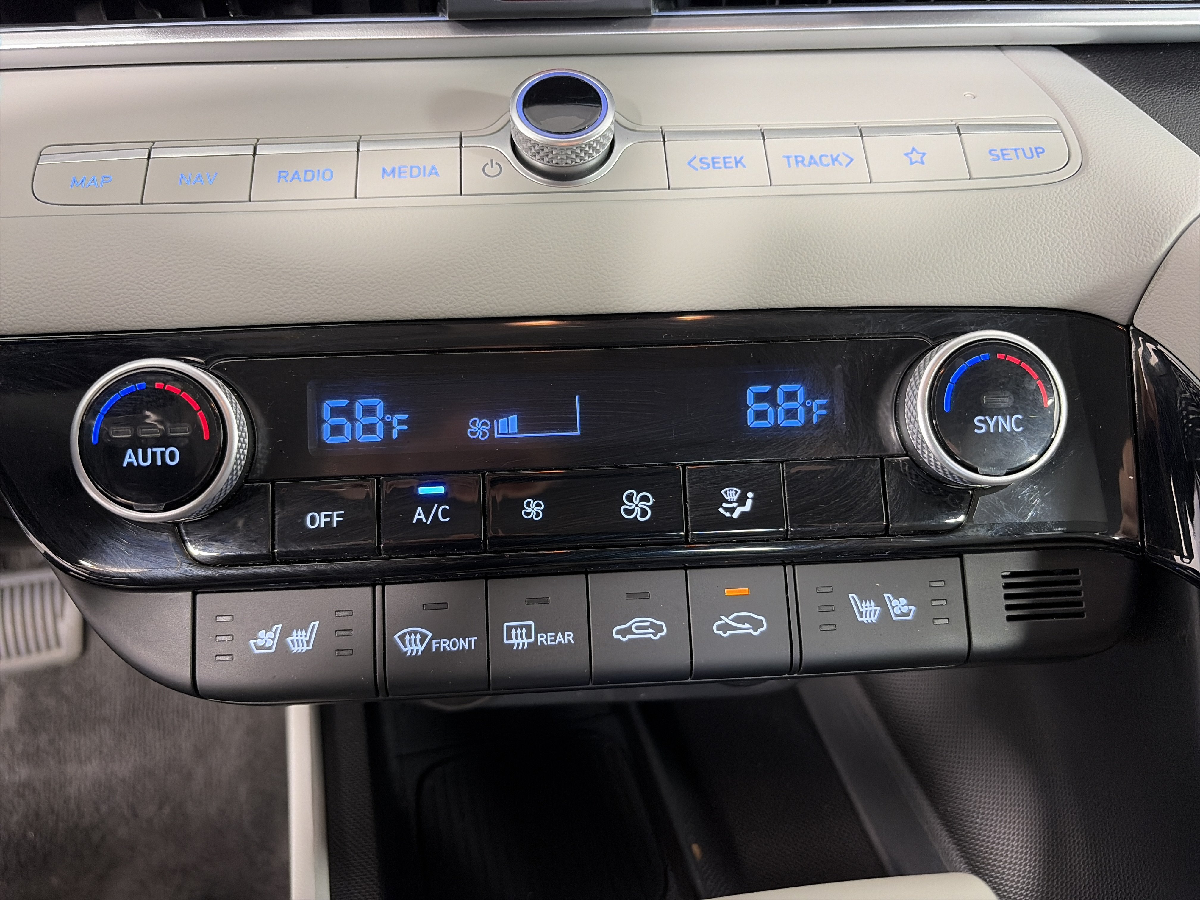 New 2025 Hyundai Elantra Limited FWD image 25