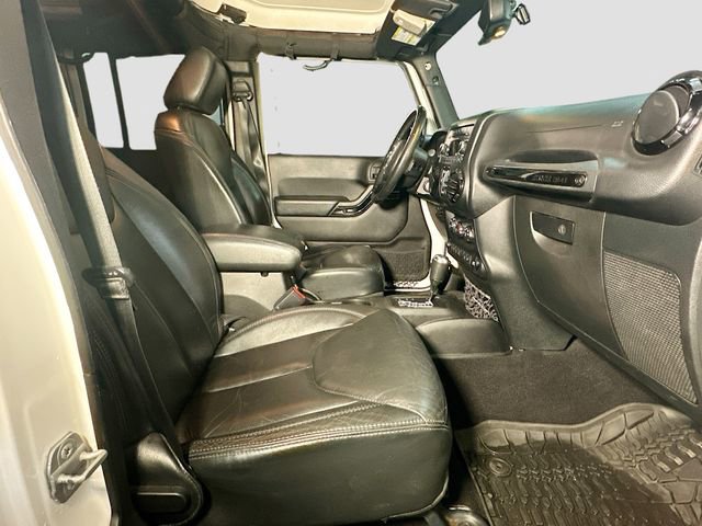 Used 2014 Jeep Wrangler Unlimited Sahara image 25