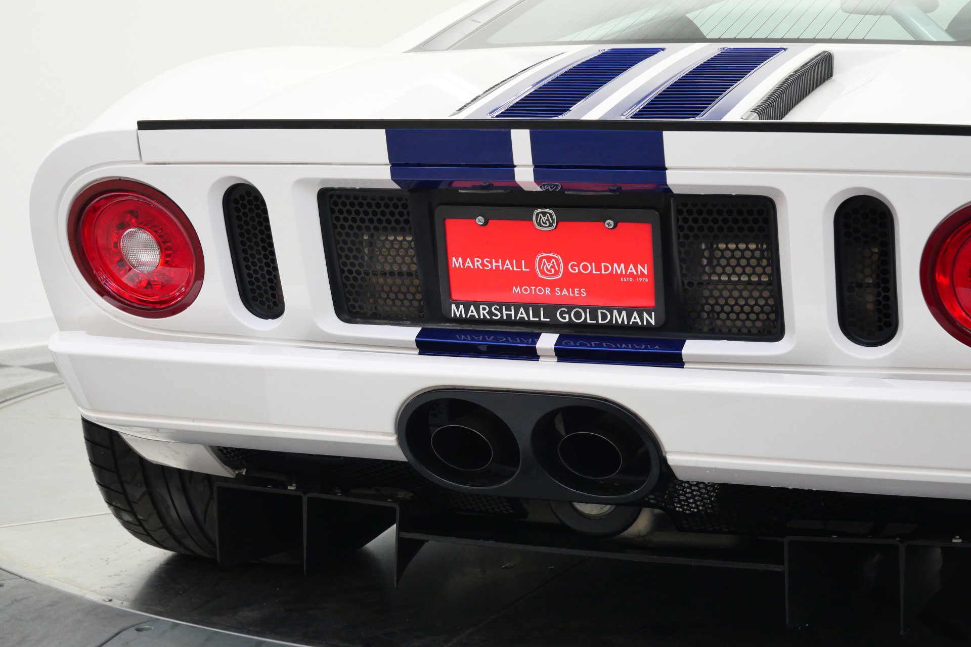 Used 2005 Ford GT RWD image 38