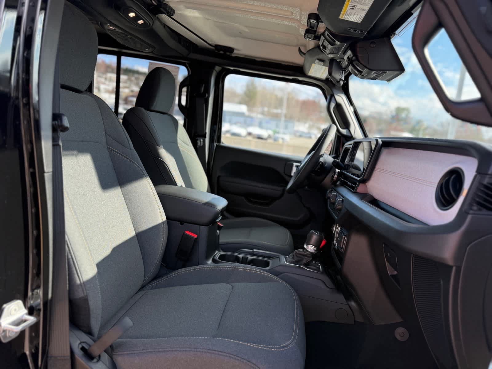Certified 2025 Jeep Gladiator Sport AWD/4WD image 19