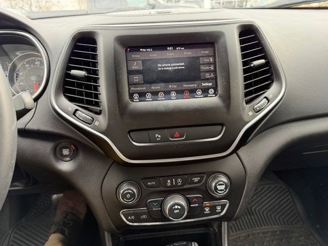 Used 2020 Jeep Cherokee Latitude Plus image 18