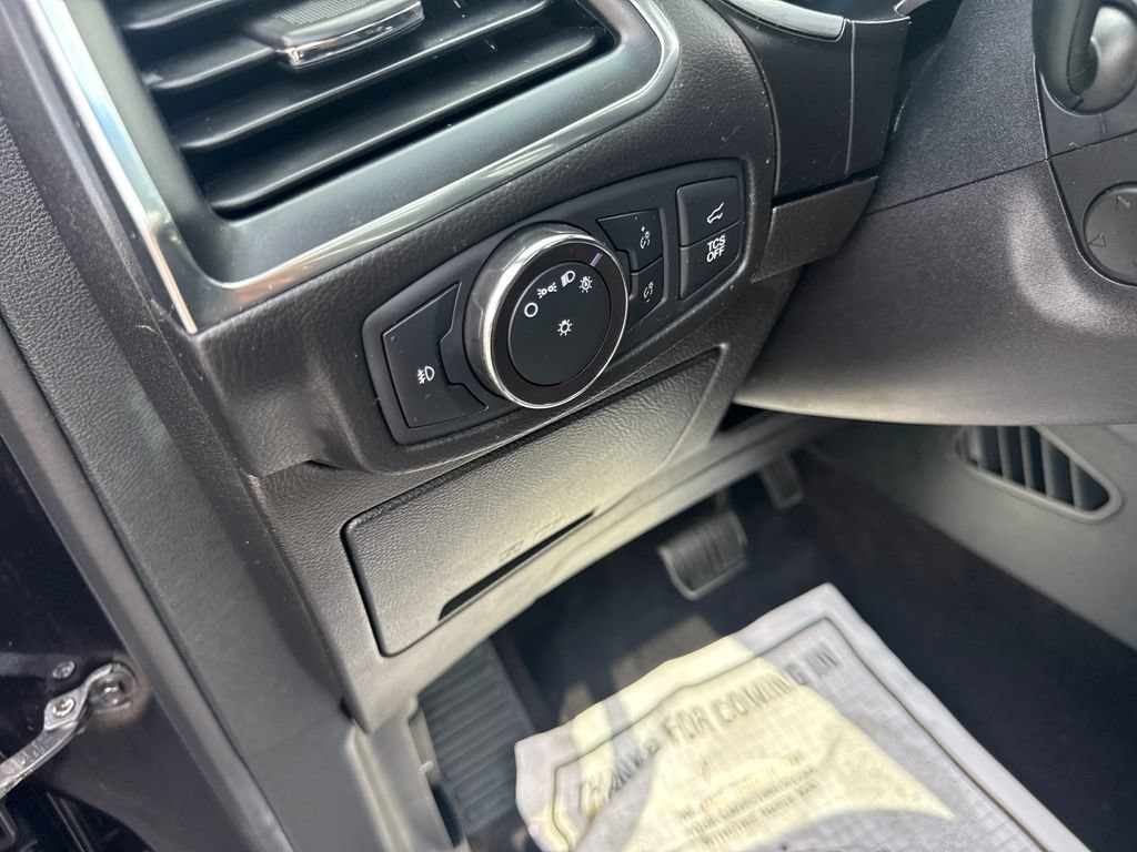 Used 2019 Ford Edge Titanium w/ Equipment Group 301A AWD/4WD image 28