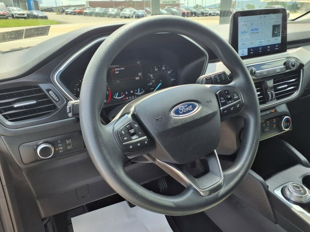 Used 2021 Ford Escape SE image 12