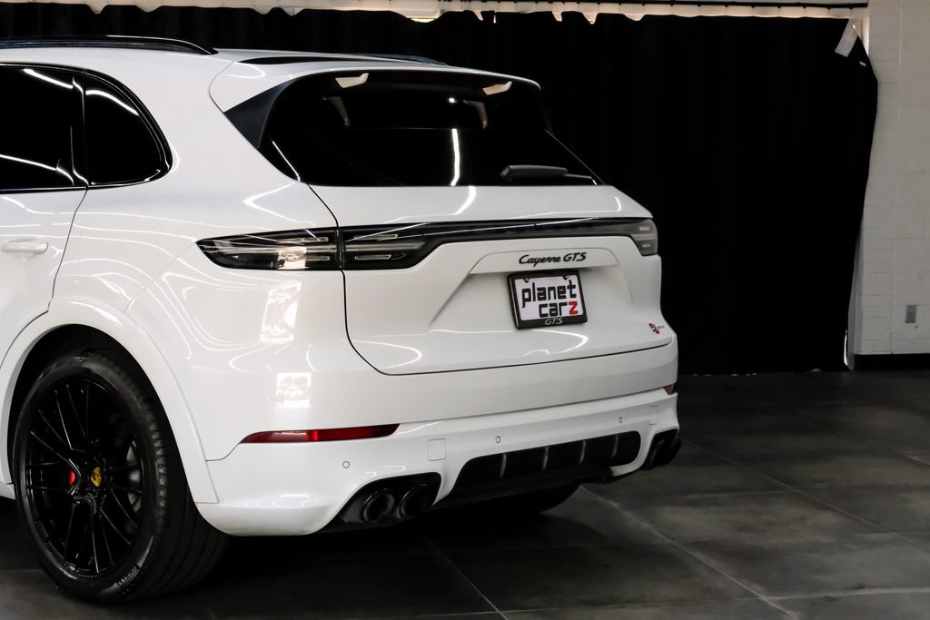 Used 2021 Porsche Cayenne GTS w/ Sport Chrono Package (8LH) AWD/4WD image 16