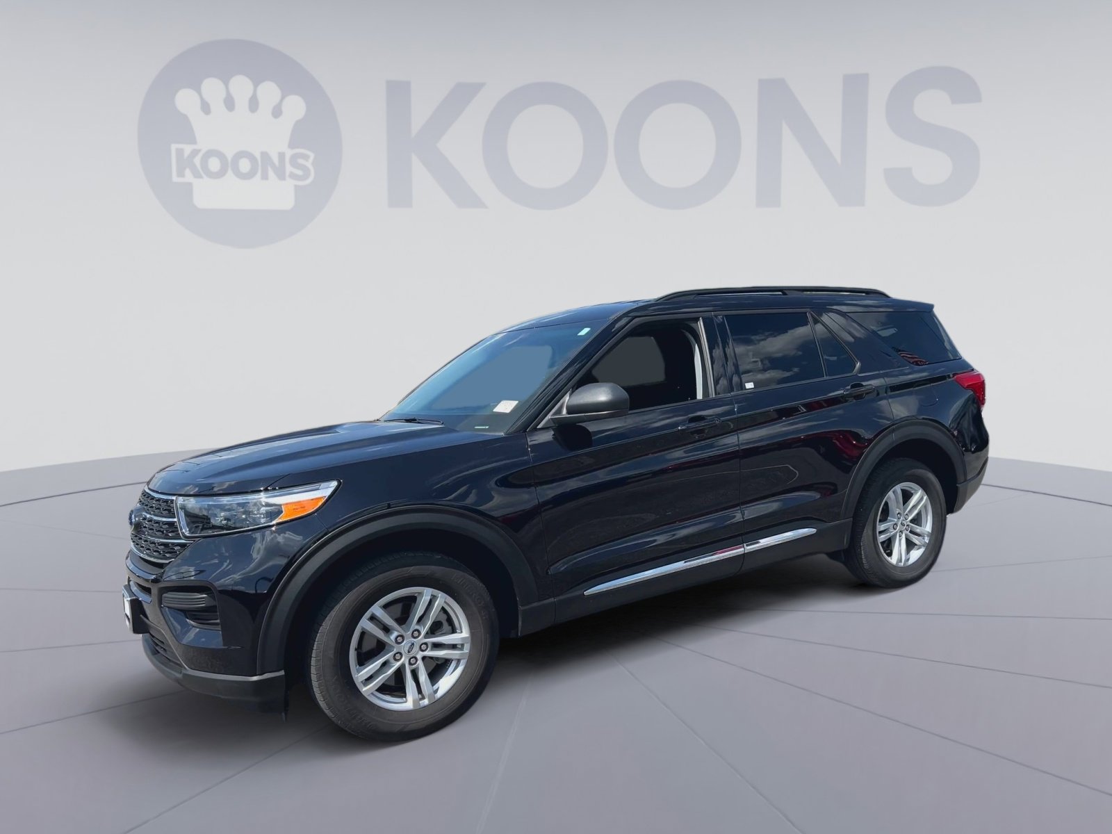 Used 2023 Ford Explorer XLT AWD/4WD image 5