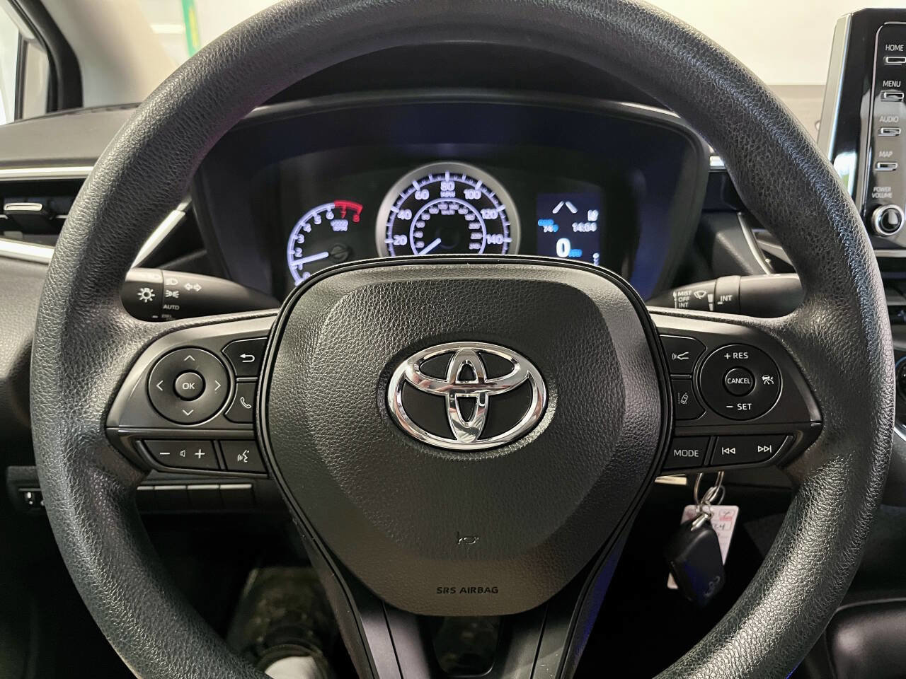 Used 2020 Toyota Corolla LE image 10