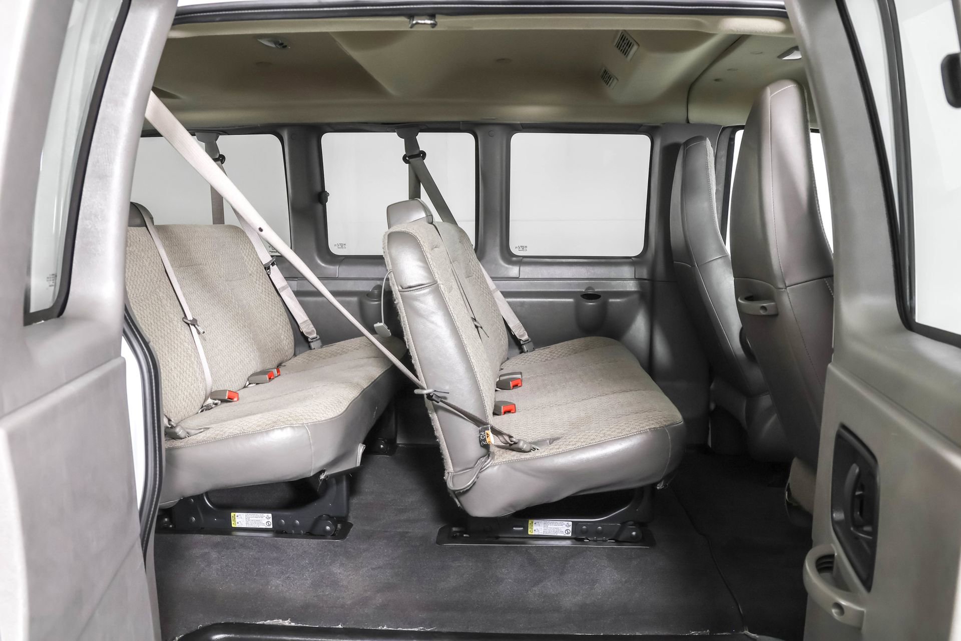 Used 2025 Chevrolet Express 3500 LT w/ LT Preferred Equipment Group image 35