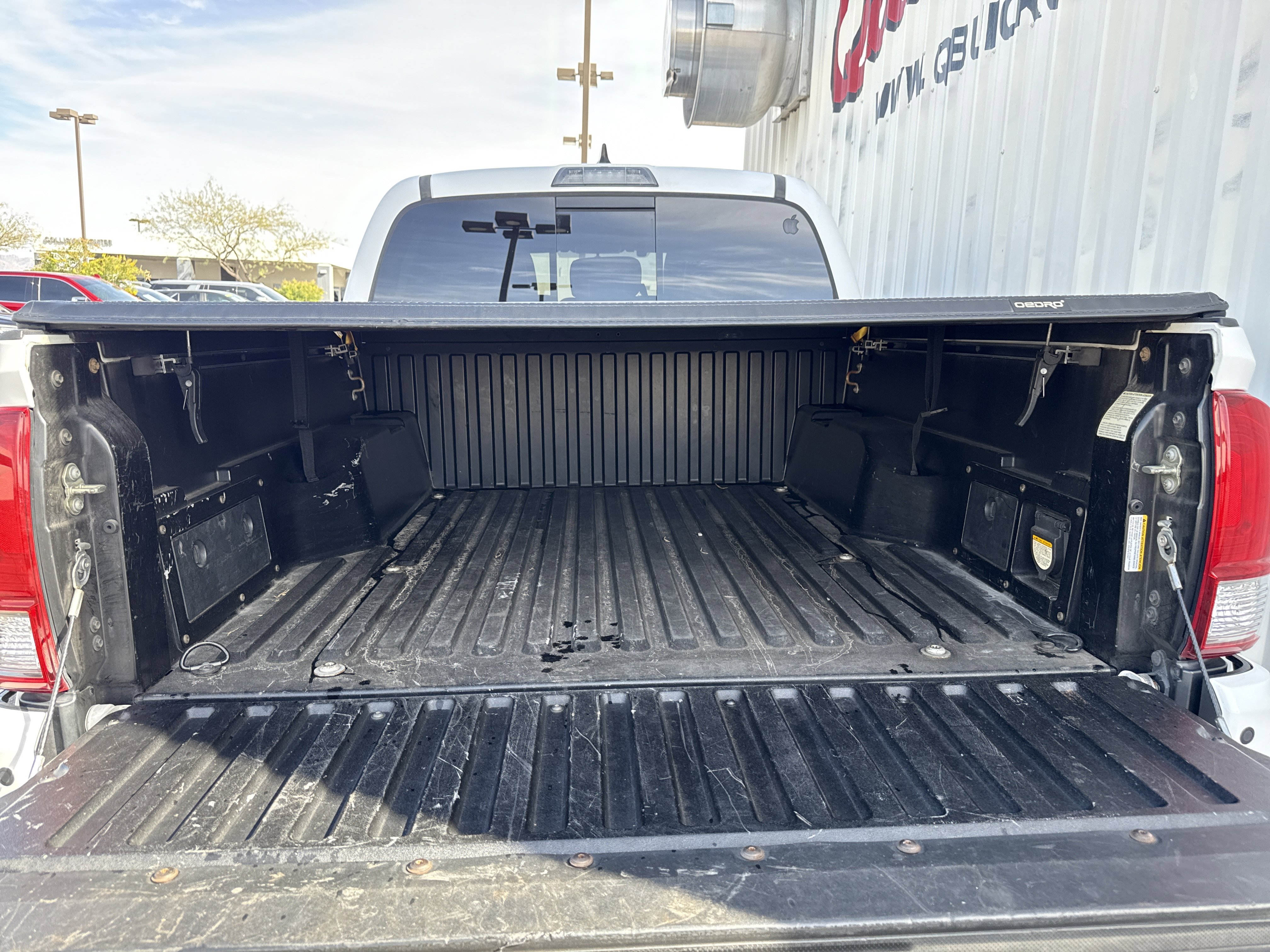 Used 2017 Toyota Tacoma TRD Sport w/ Premium & Technology Package image 10