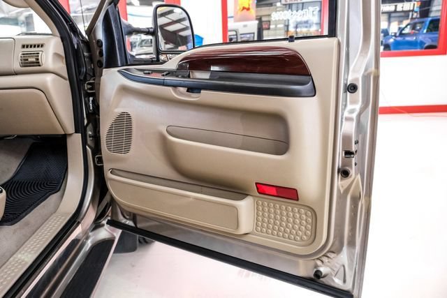 Used 2007 Ford F550 4x4 Crew Cab Super Duty image 43