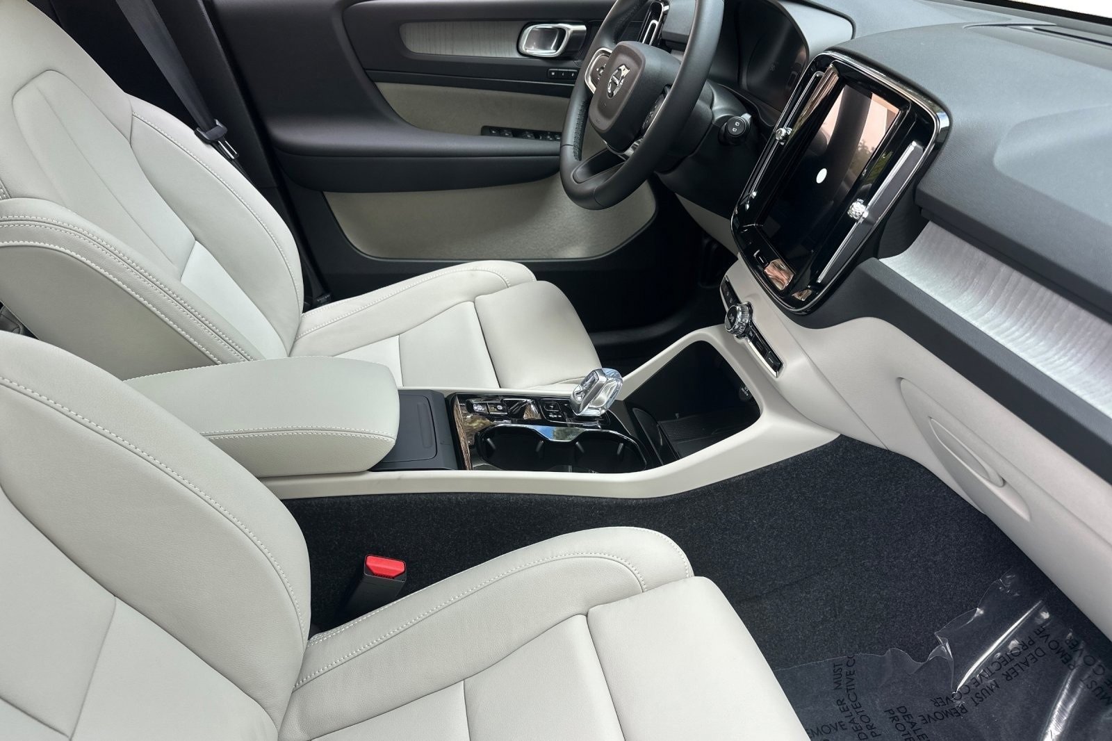New 2026 Volvo XC40 B5 Plus w/ Protection Package Premier image 18