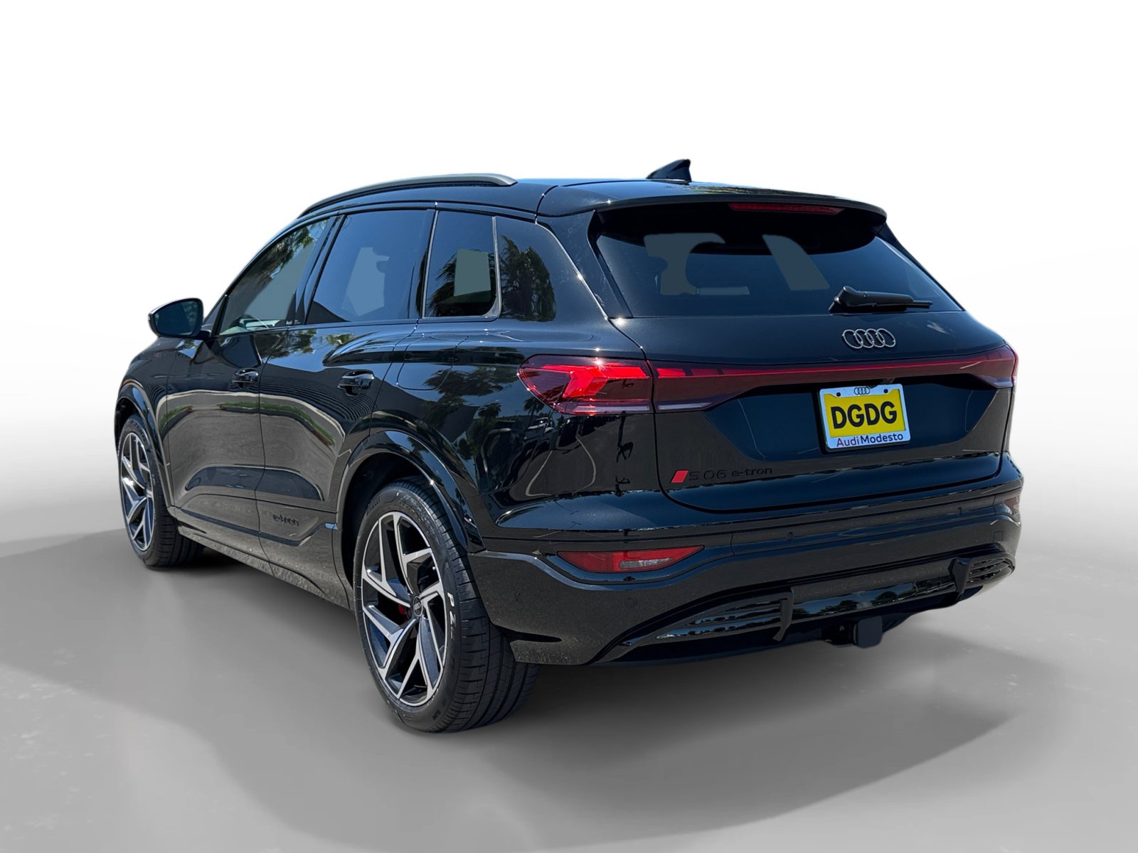 New 2027 Audi SQ6 e-tron Premium Plus AWD/4WD image 3