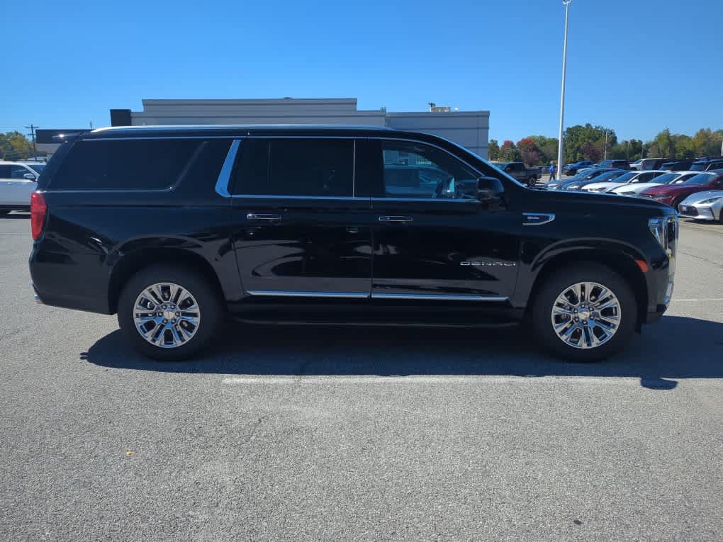 Used 2024 GMC Yukon XL Denali AWD/4WD image 34