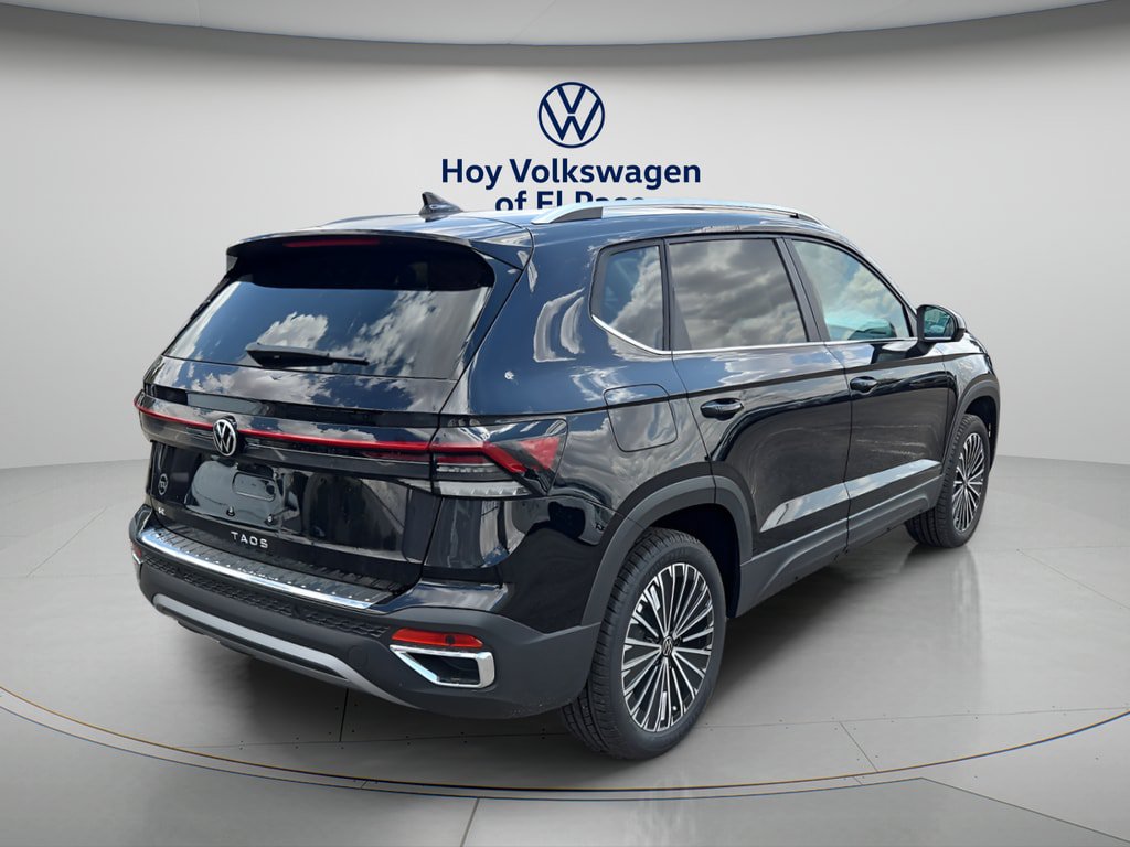 New 2026 Volkswagen Taos SE FWD image 3