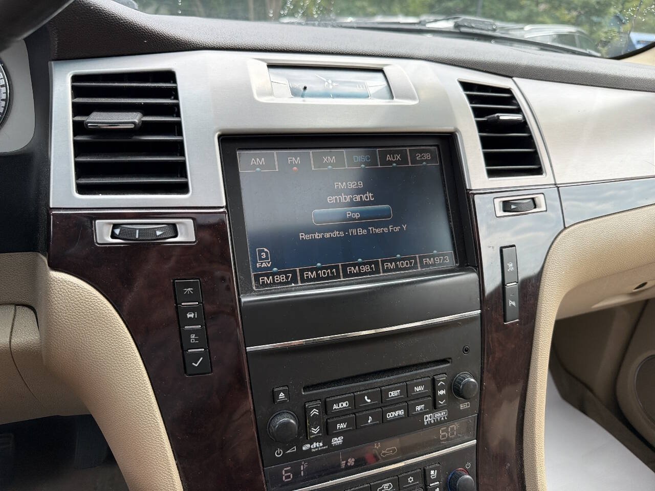 Used 2011 Cadillac Escalade EXT Luxury AWD/4WD image 19