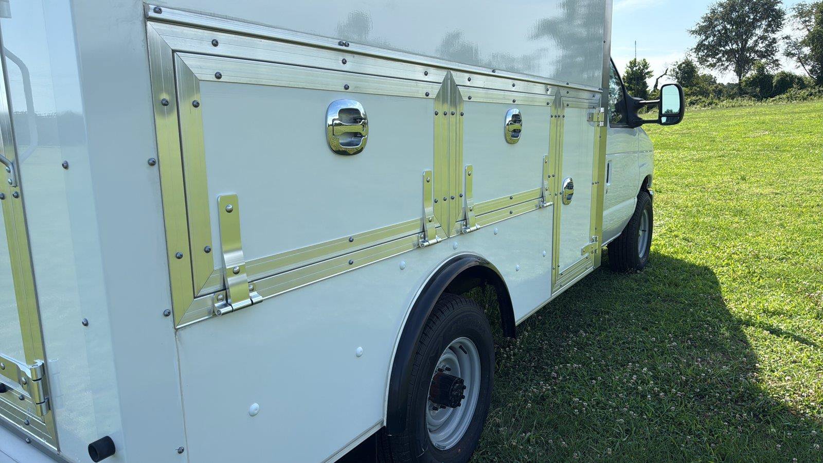 New 2027 Ford E-350 and Econoline 350 Super Duty w/ Power Equipment Group RWD image 23